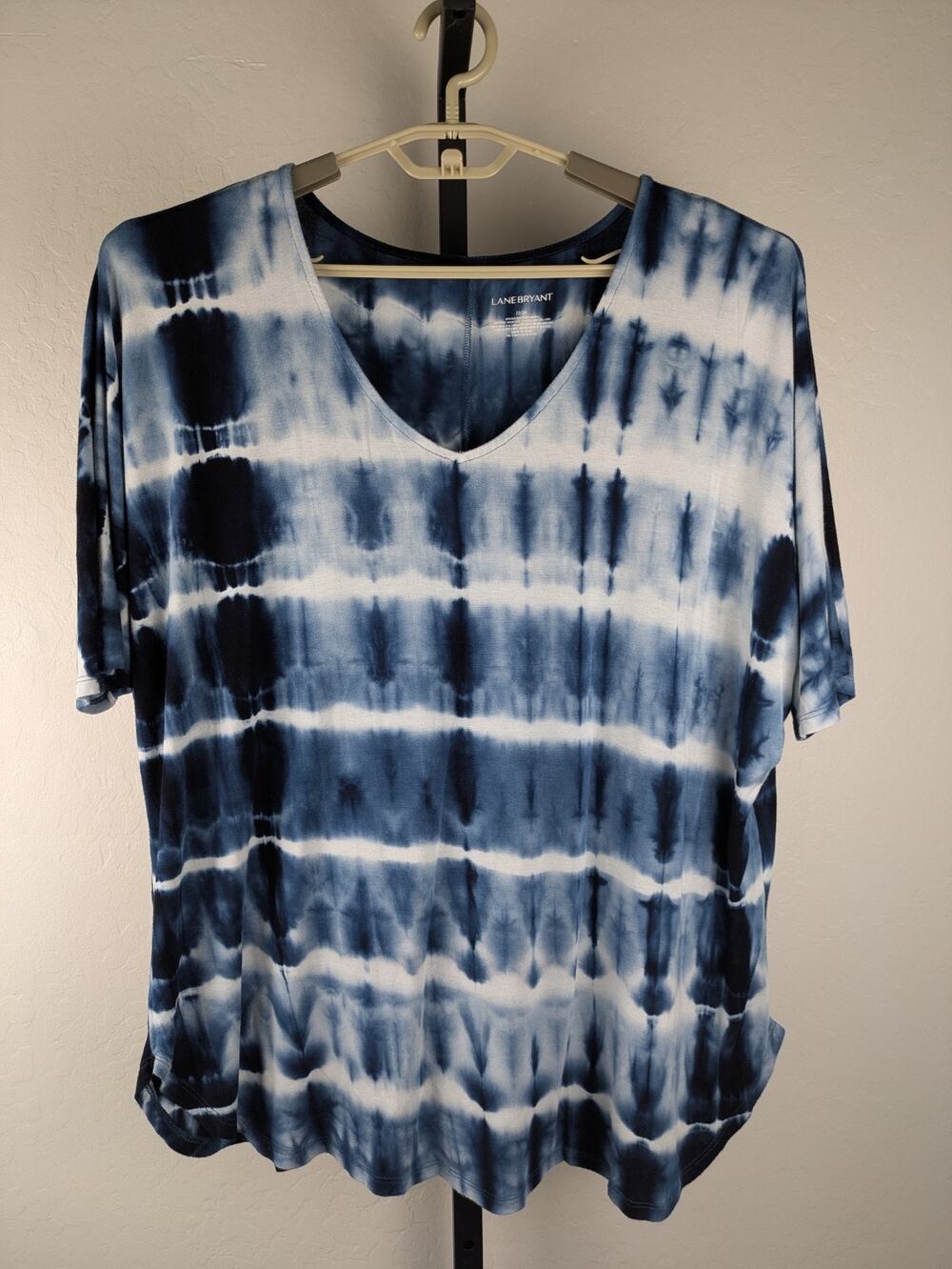 Lane Bryant Dark Blue White Tie Dye Short Sleeve Stretchy Knit Top